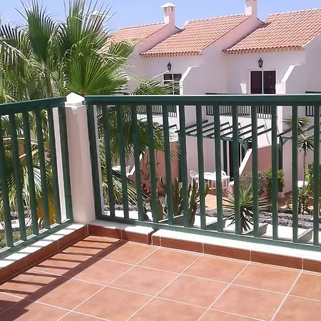 מלון Adelfas 2 5*